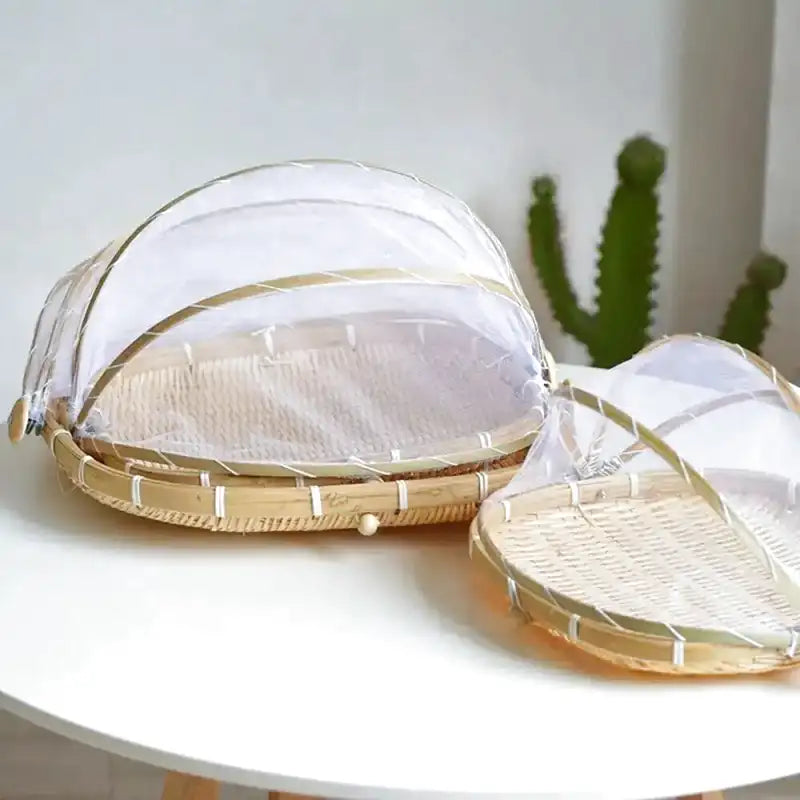 Panier en osier avec cloche protectrice