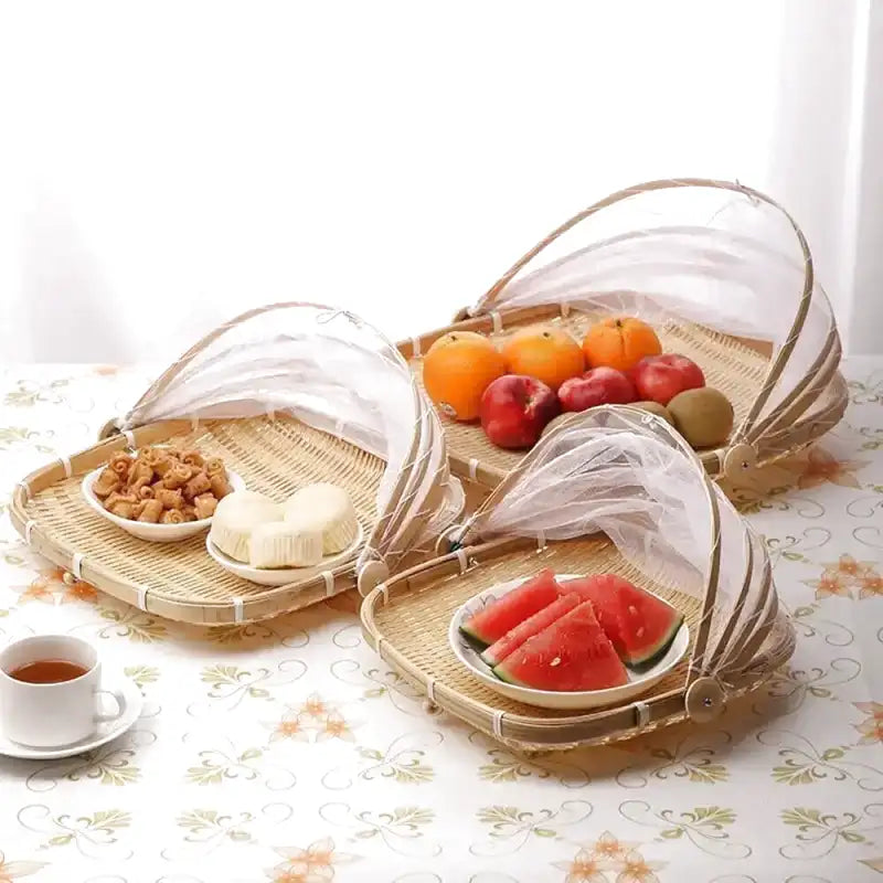 Panier en osier avec cloche protectrice