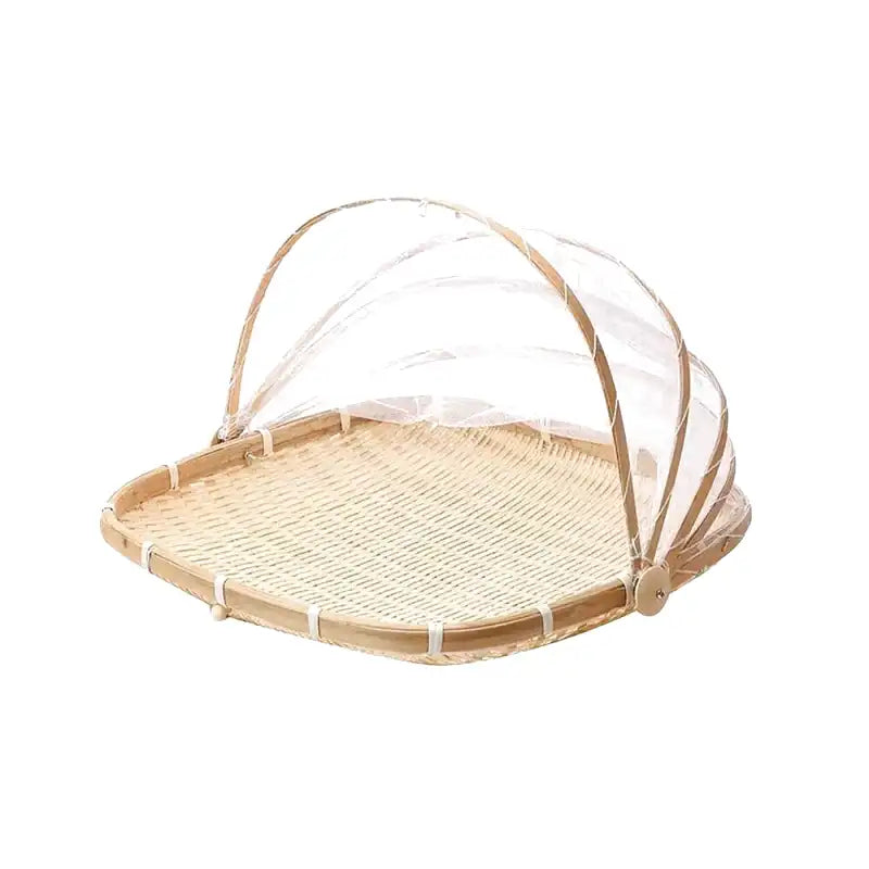 Panier en osier avec cloche protectrice
