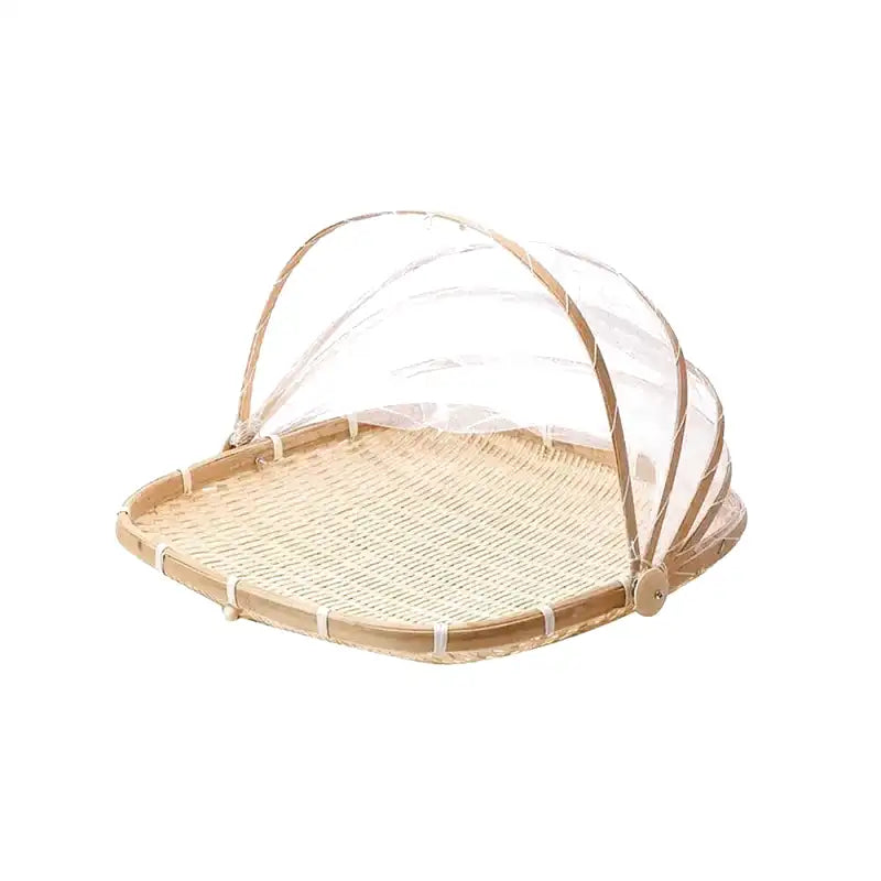 Panier en osier avec cloche protectrice