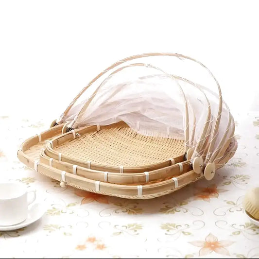 Panier en osier avec cloche protectrice