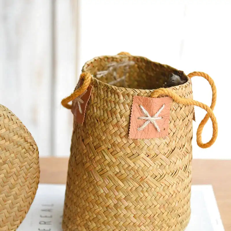 Petit panier à linge en osier avec anses étoile